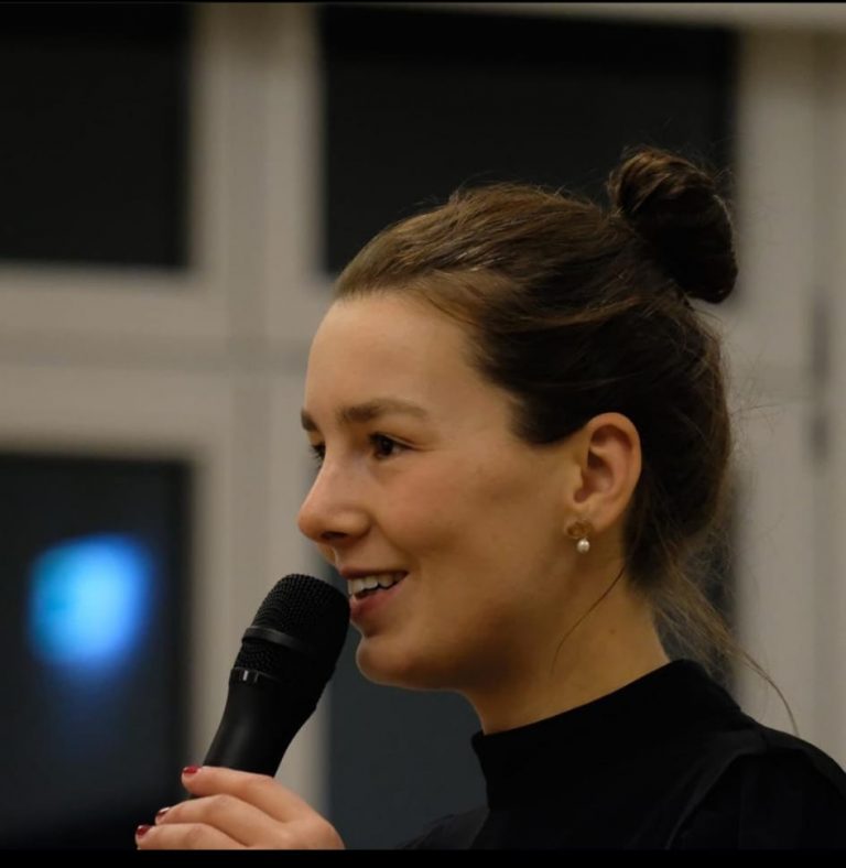 Pia Lörwald als Speakerin